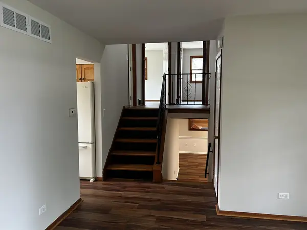 1707 Cherrywood LN, Lindenhurst, IL 60046