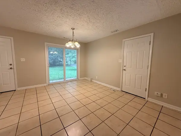 1004 Oakland DR, Streamwood, IL 60107