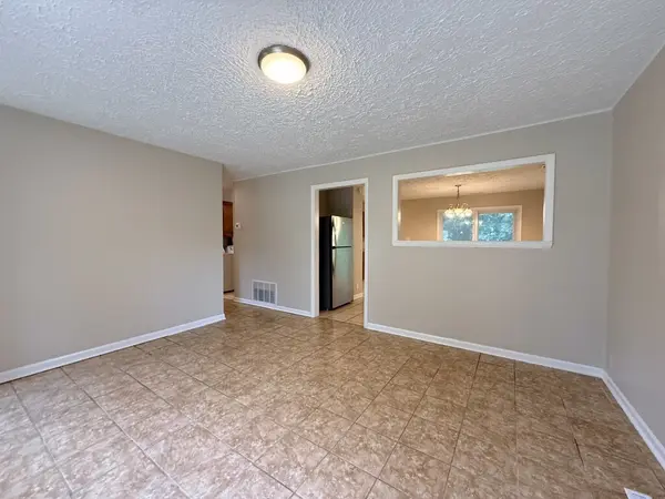 1004 Oakland DR, Streamwood, IL 60107