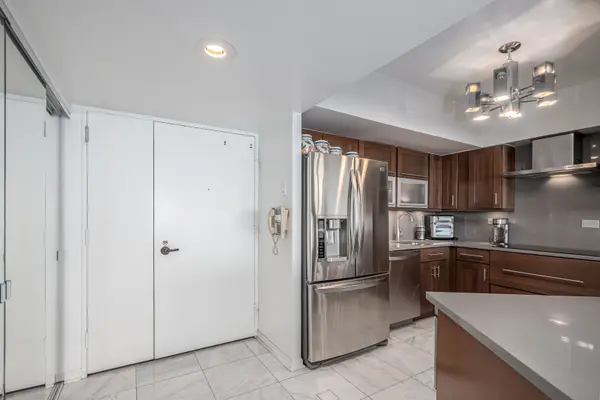 175 E Delaware PL #8004, Chicago, IL 60611