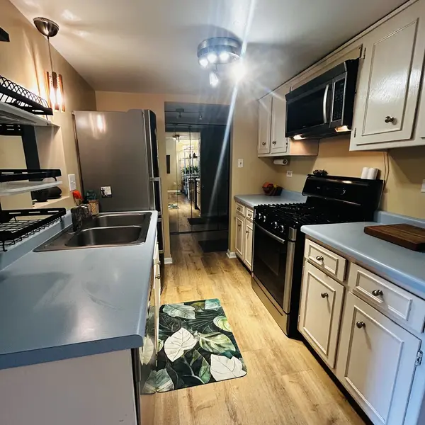 505 Redondo DR #205, Downers Grove, IL 60516
