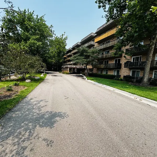 505 Redondo DR #205, Downers Grove, IL 60516