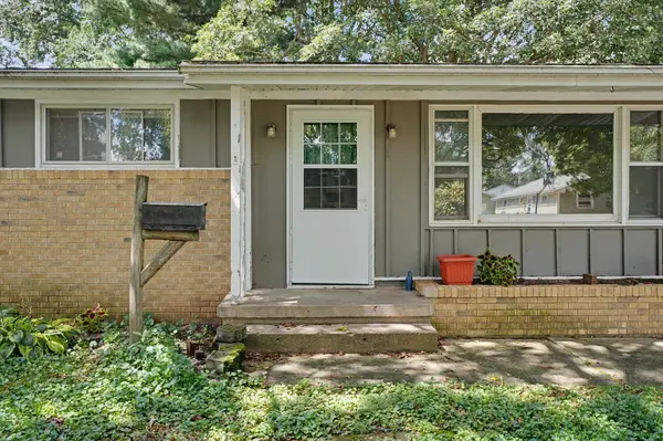 908 Lincoln DR, Monticello, IL 61856