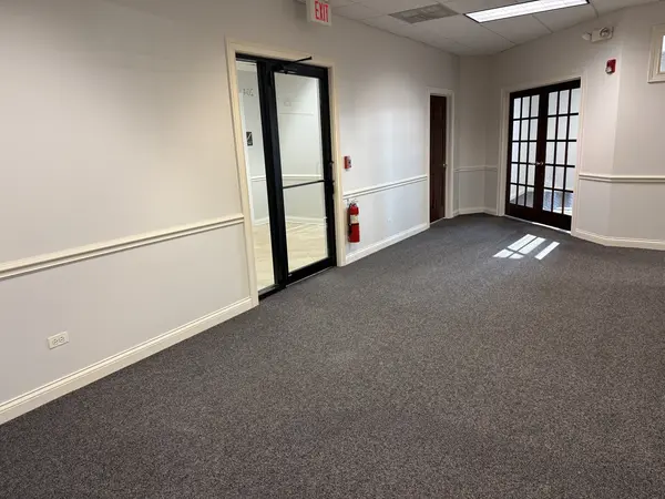 1880 W Winchester RD #204, Libertyville, IL 60048