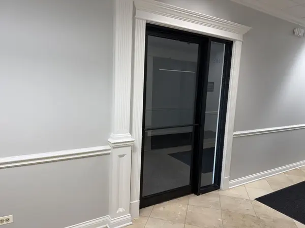 1880 W Winchester RD #204, Libertyville, IL 60048