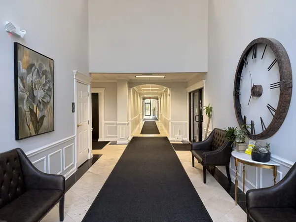 1880 W Winchester RD #204, Libertyville, IL 60048