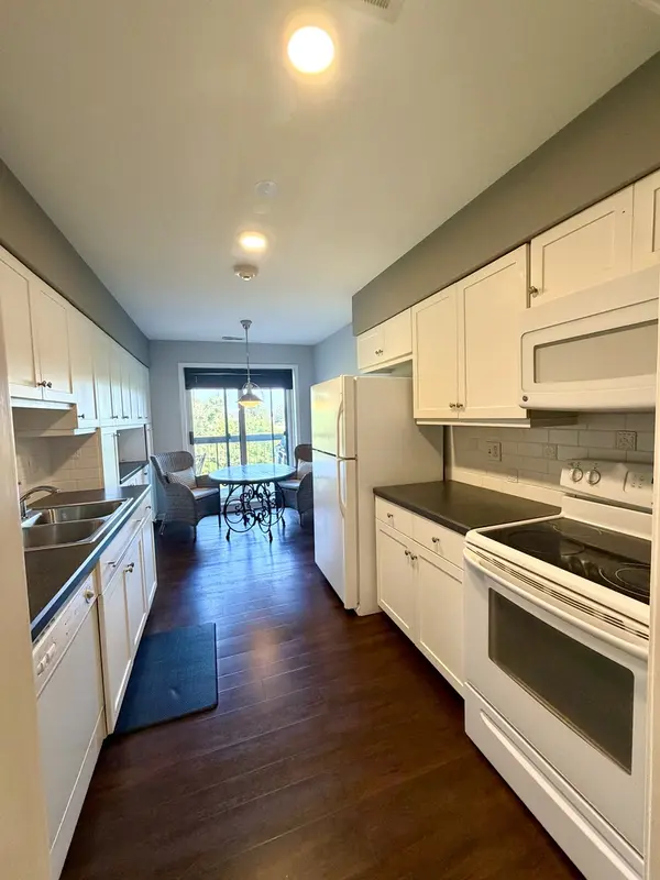 501 Lake Hinsdale DR #506, Willowbrook, IL 60527