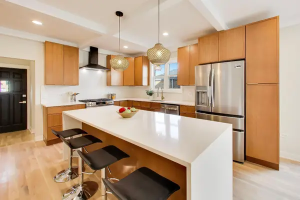 6730 W Dakin ST, Chicago, IL 60634