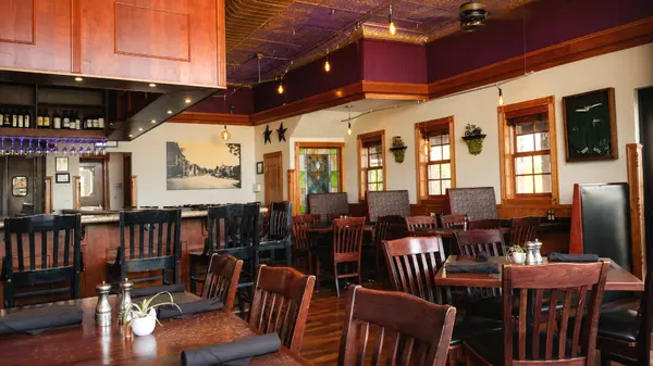 8 S Main ST, Algonquin, IL 60102