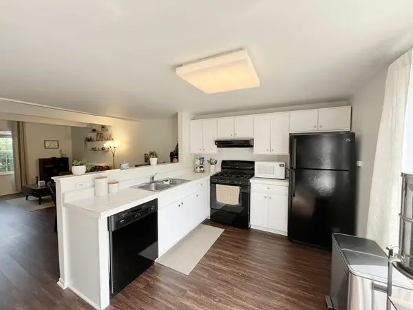 2034 Westview LN, Round Lake Beach, IL 60073