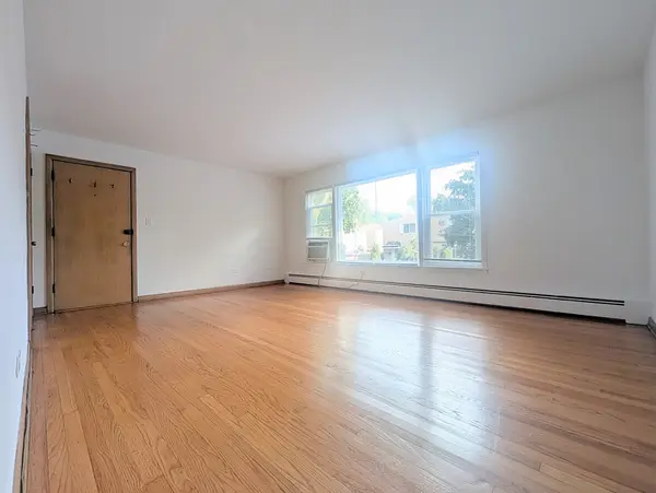 2308 W Birchwood AVE #1W, Chicago, IL 60645