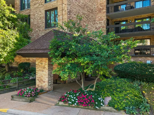 1671 Mission Hills RD #310, Northbrook, IL 60062