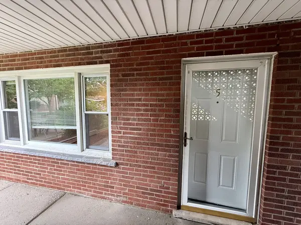 101 Dover DR #5, Des Plaines, IL 60018