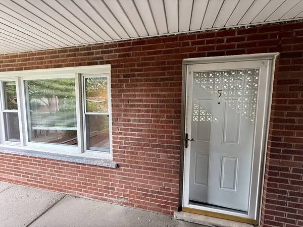 101 Dover DR #5, Des Plaines, IL 60018