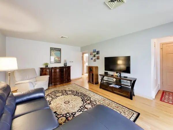8923 Mason AVE, Morton Grove, IL 60053