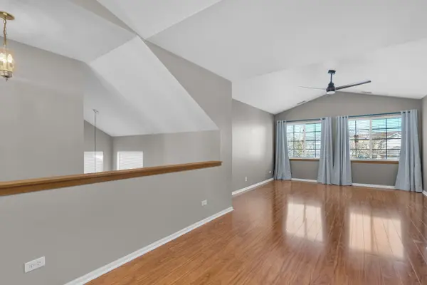 239 Camel Bend CT #4, Schaumburg, IL 60194