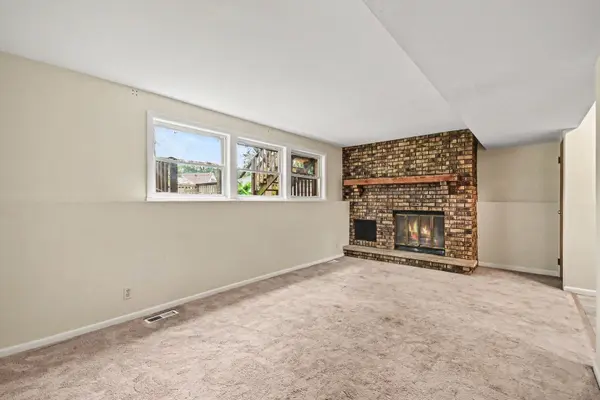 68 Marnel RD, Montgomery, IL 60538