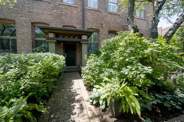 1701 W Terra Cotta PL #E, Chicago, IL 60614