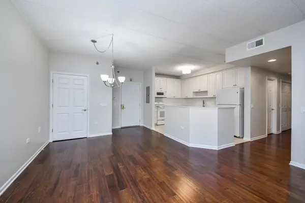111 N Wheaton AVE #103, Wheaton, IL 60187