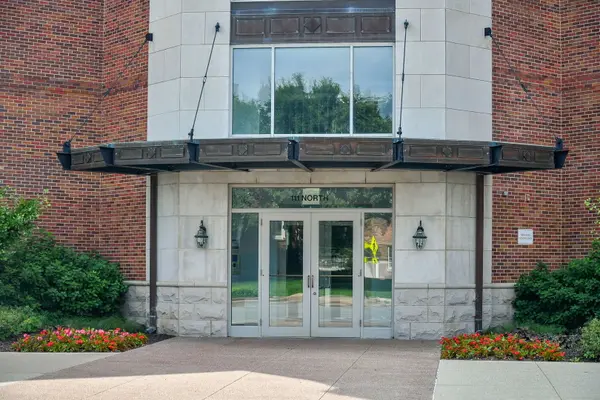 111 N Wheaton AVE #103, Wheaton, IL 60187
