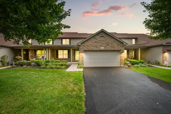 736 Dolores LN, Sycamore, IL 60178
