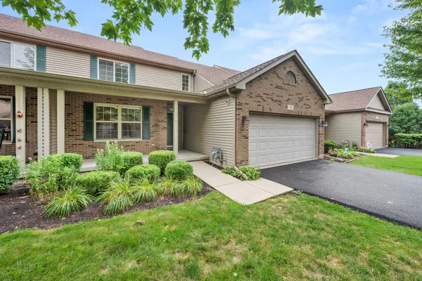 736 Dolores LN, Sycamore, IL 60178