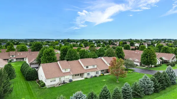 736 Dolores LN, Sycamore, IL 60178