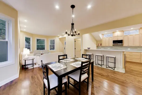 3228 W Warner AVE, Chicago, IL 60618