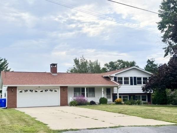 322 Hillside DR, Kewanee, IL 61443