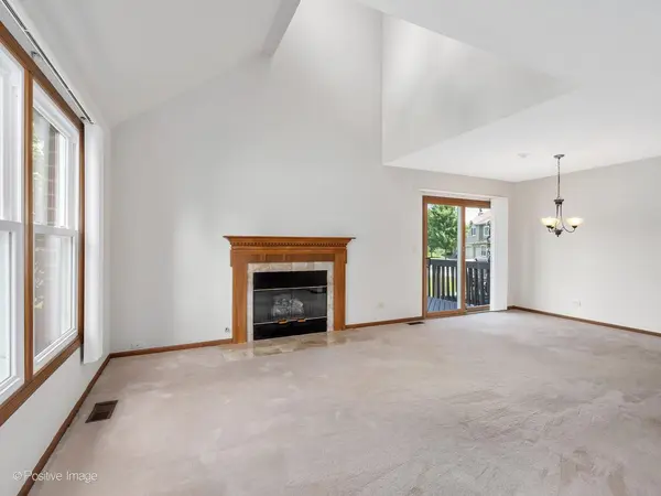7926 Stewart DR, Darien, IL 60561