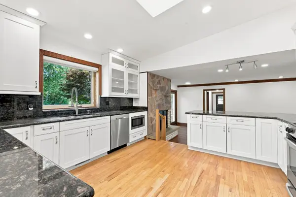 1727 Ellendale DR, Northbrook, IL 60062