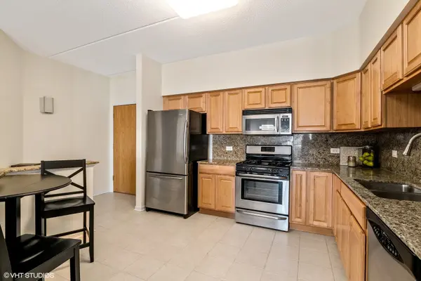 1479 N Milwaukee AVE #308, Libertyville, IL 60048