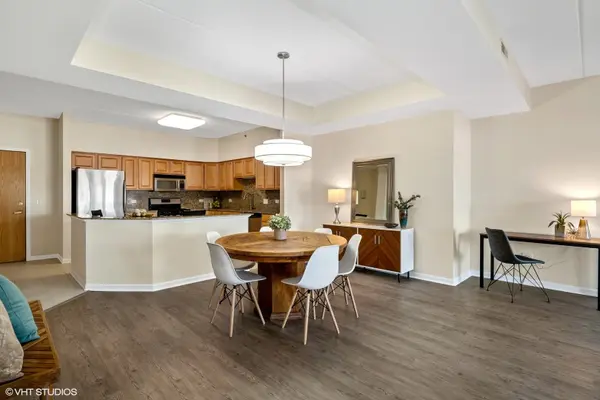 1479 N Milwaukee AVE #308, Libertyville, IL 60048