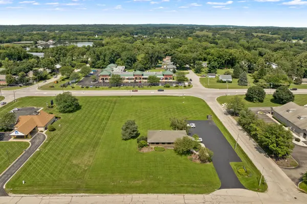 2004 Holian DR, Spring Grove, IL 60081
