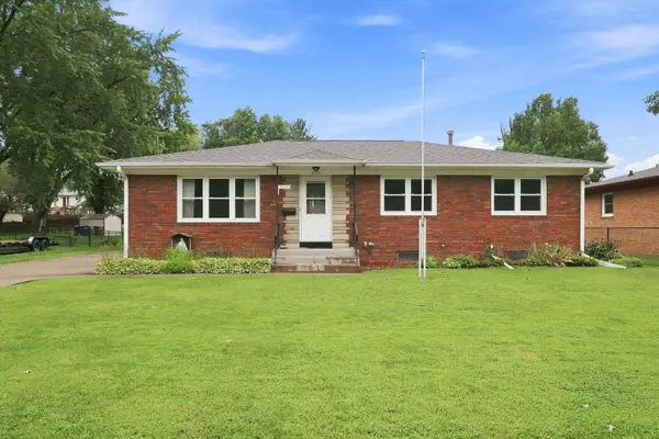 4131 N Linwood AVE, Davenport, IA 52806