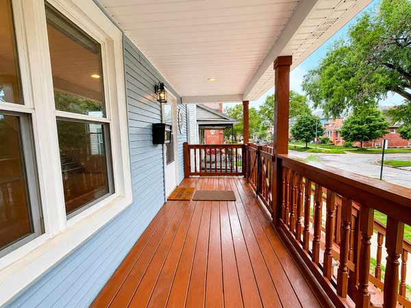 4857 W Berenice AVE, Chicago, IL 60641
