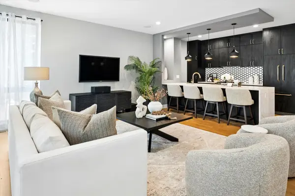1203 W Superior ST #1B, Chicago, IL 60642