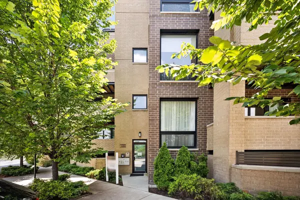 1203 W Superior ST #1B, Chicago, IL 60642