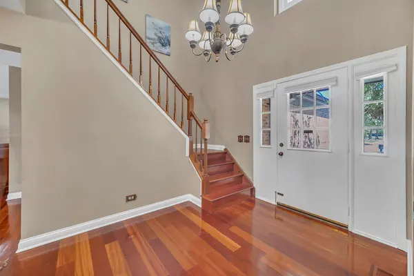 256 E Fox Hill DR, Buffalo Grove, IL 60089