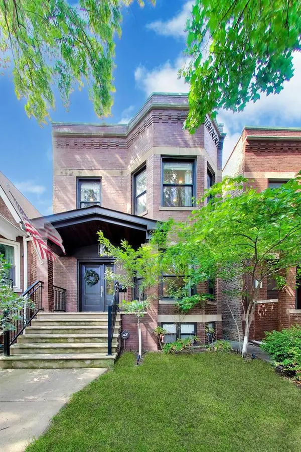 2136 W Waveland AVE, Chicago, IL 60618