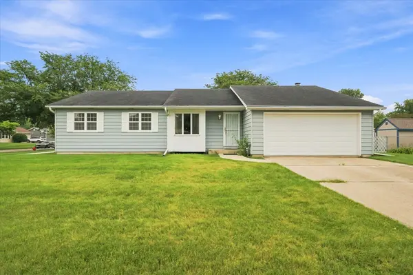 482 Pinewood DR, North Aurora, IL 60542