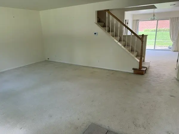 1205 Chanticleer LN, Hinsdale, IL 60521