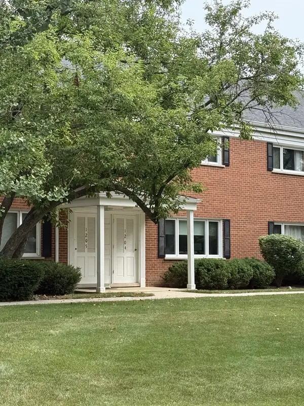 1205 Chanticleer LN, Hinsdale, IL 60521