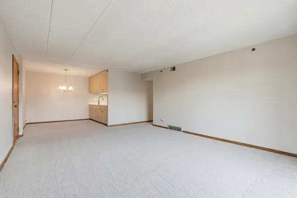 10420 Circle DR #24B, Oak Lawn, IL 60453