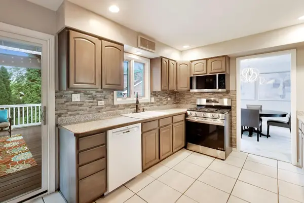 955 W Gilbert RD, Palatine, IL 60067