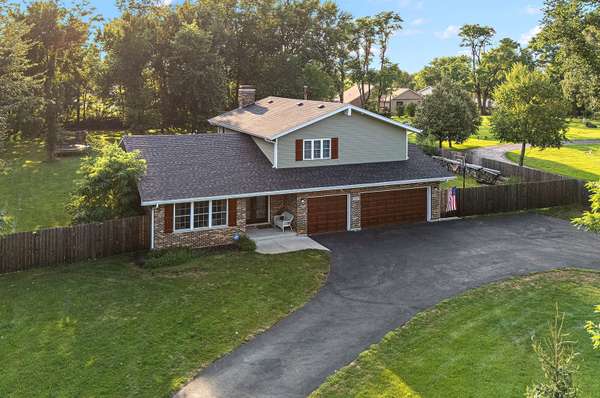 530 1st ST, Lemont, IL 60439
