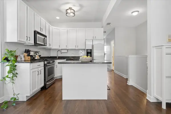2924 W Berteau AVE #1, Chicago, IL 60618