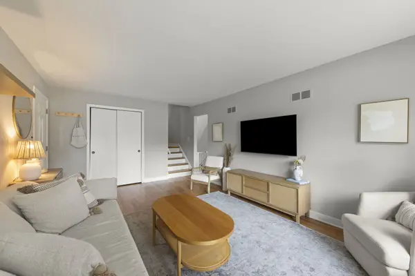 N457 Papworth ST, Wheaton, IL 60187