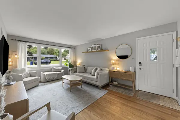 N457 Papworth ST, Wheaton, IL 60187