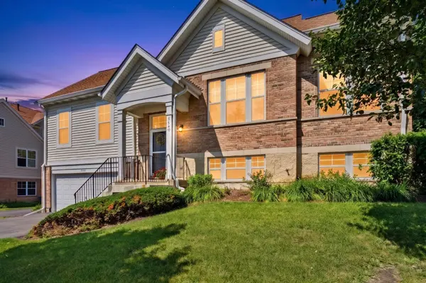 5560 Cambridge WAY, Hanover Park, IL 60133